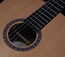 Charger l'image dans la galerie, Godin 049752 Présentation Solid Top Guitare classique en nylon fabriquée au Canada