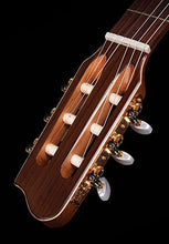 Charger l'image dans la galerie, Godin 049769 / 051885 Présentation QIT Pickup Solid Top Guitare classique en nylon avec sac Fabriqué au Canada