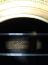 Charger l'image dans la galerie, Lyon & Healy American Conservatory Parlour Guitare Acoustique Naturelle d'occasion