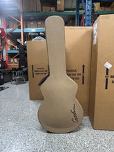 Charger l&#39;image dans la galerie, Godin 053360 Connaisseur MJ Satina RW Mini Jumbo Acoustic Guitar With Hardshell Case - MADE IN CANADA
