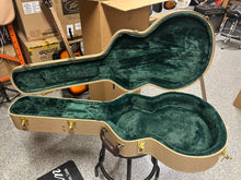 Charger l&#39;image dans la galerie, Godin 053360 Connaisseur MJ Satina RW Mini Jumbo Acoustic Guitar With Hardshell Case - MADE IN CANADA
