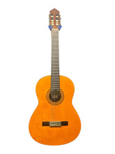 Charger l&#39;image dans la galerie, Yamaha CG102 Classical Guitar - FLOOR MODEL
