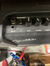 Charger l&#39;image dans la galerie, Fender Mustang LT25 Guitar Amplifier - PRE OWNED
