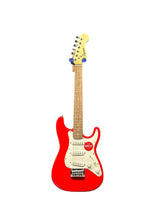 Charger l&#39;image dans la galerie, Squier Mini Strat Electric Guitar w/Laurel Fingerboard - Dakota Red - FLOOR MODEL
