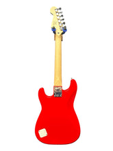 Charger l&#39;image dans la galerie, Squier Mini Strat Electric Guitar w/Laurel Fingerboard - Dakota Red - FLOOR MODEL
