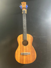 Charger l&#39;image dans la galerie, Crossroads Baritone Ukulele Mahogany  - Pre Owned
