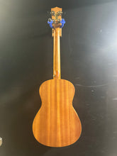 Charger l&#39;image dans la galerie, Crossroads Baritone Ukulele Mahogany  - Pre Owned
