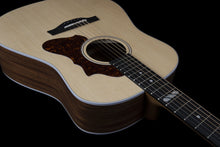 Load image into Gallery viewer, Godin 048502 / 051649 Metropolis Classic Acoustic Electric MADE In CANADA
