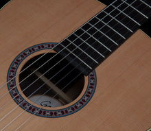 Charger l&#39;image dans la galerie, Godin 049752 Présentation Solid Top Guitare classique en nylon fabriquée au Canada
