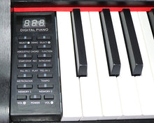 Charger l&#39;image dans la galerie, MAESTRO MDP550 Piano numérique 88 notes avec touches à action pondérée par marteau Bluetooth Lecteur MP3 Polyphonie 256
